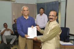 Dr R G Sharma Felicitating Dr O P Bahl on joining 80+ fraternity